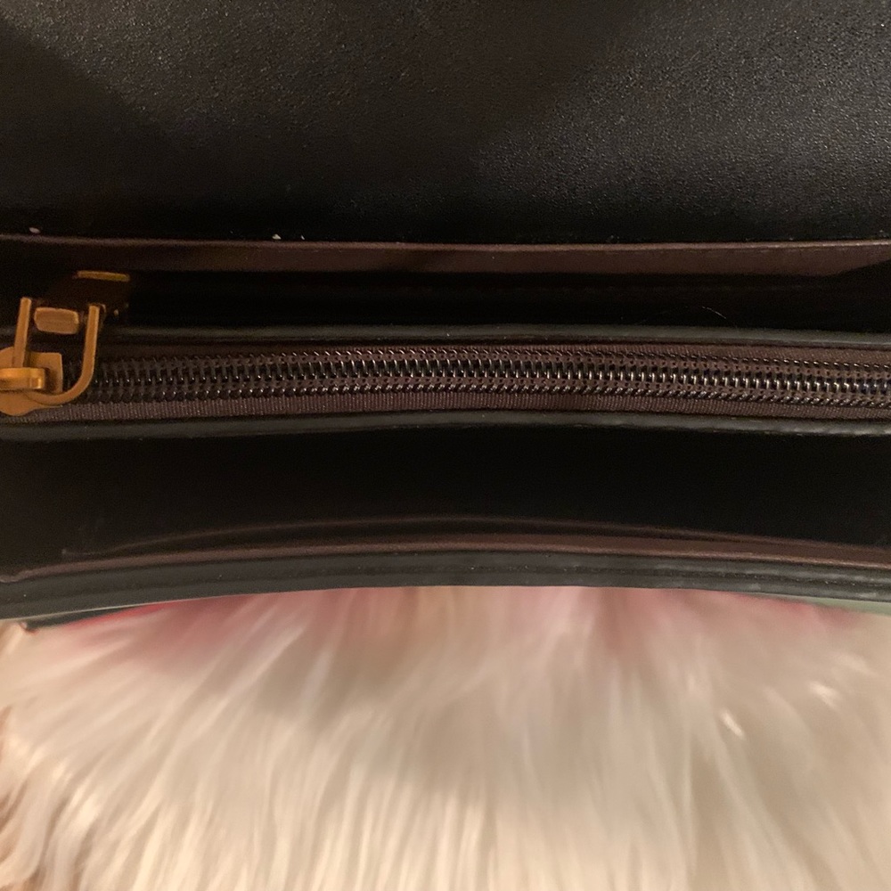 BLACK, RED AND GREEN BAG. - Picture 7 of 8